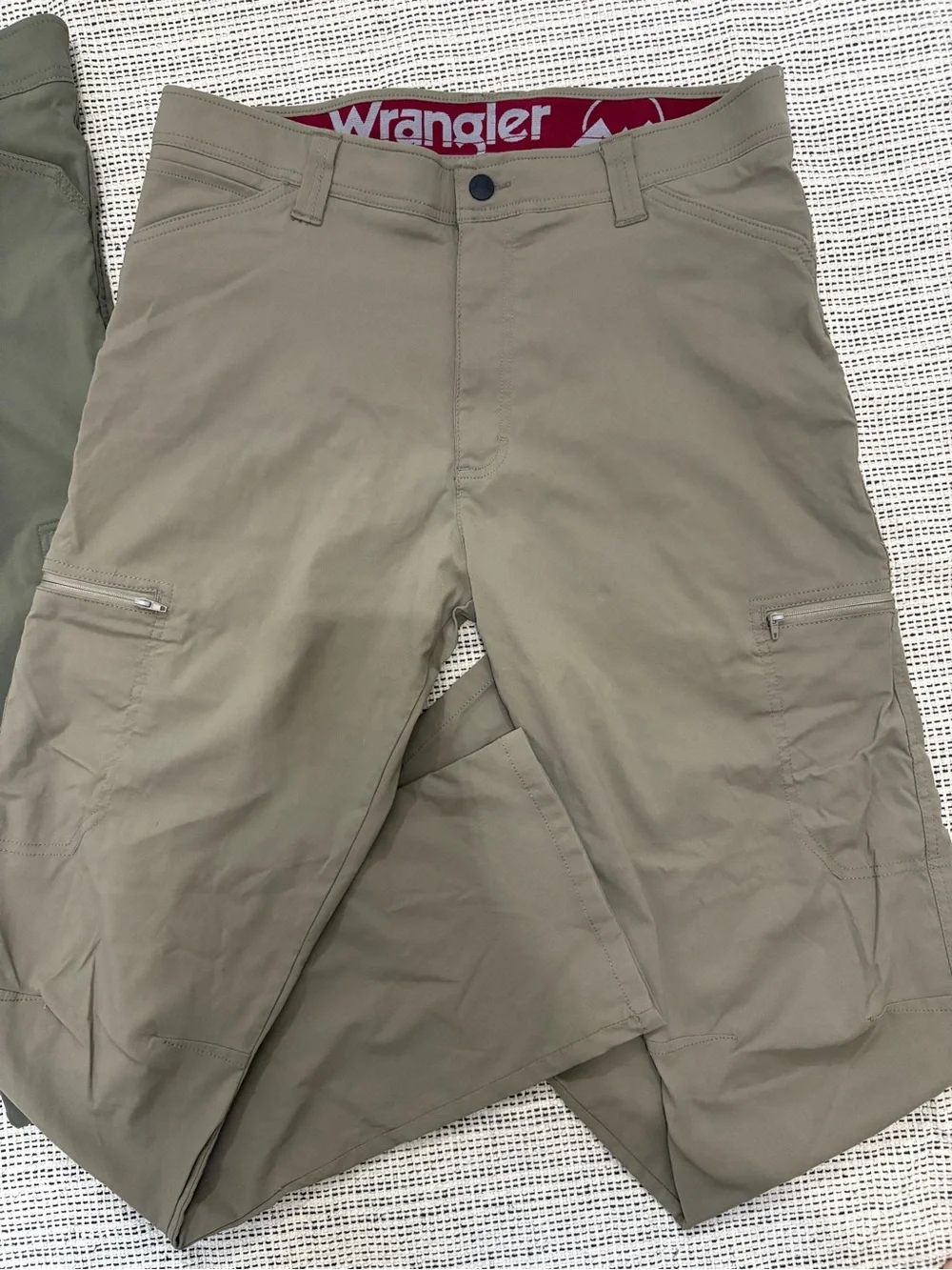 Wrangler Men's Casual Pants in Olive and Khaki